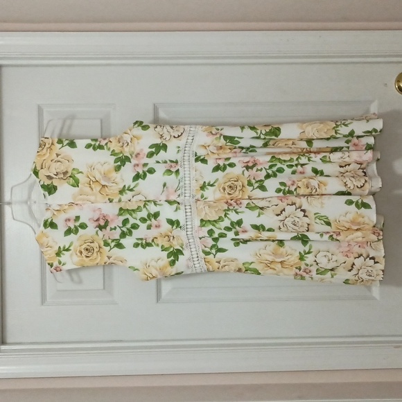 NWT Disney Princess Sleeveless Floral Dress Size L - Picture 3 of 6